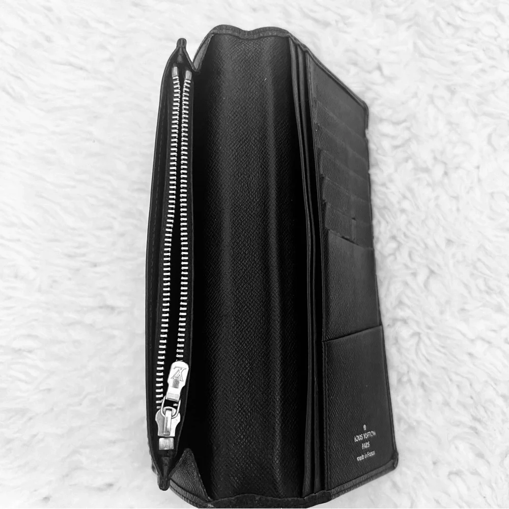 Louis Vuitton Portefeuille Taiga M32572 Black Leather SP4182 Unisex Long Wallet